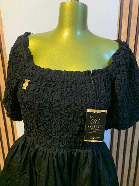 Robe Noire Épaules Dénudées