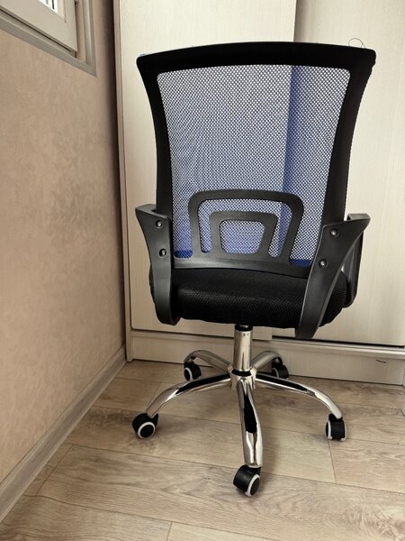 Офисное кресло, почти новое