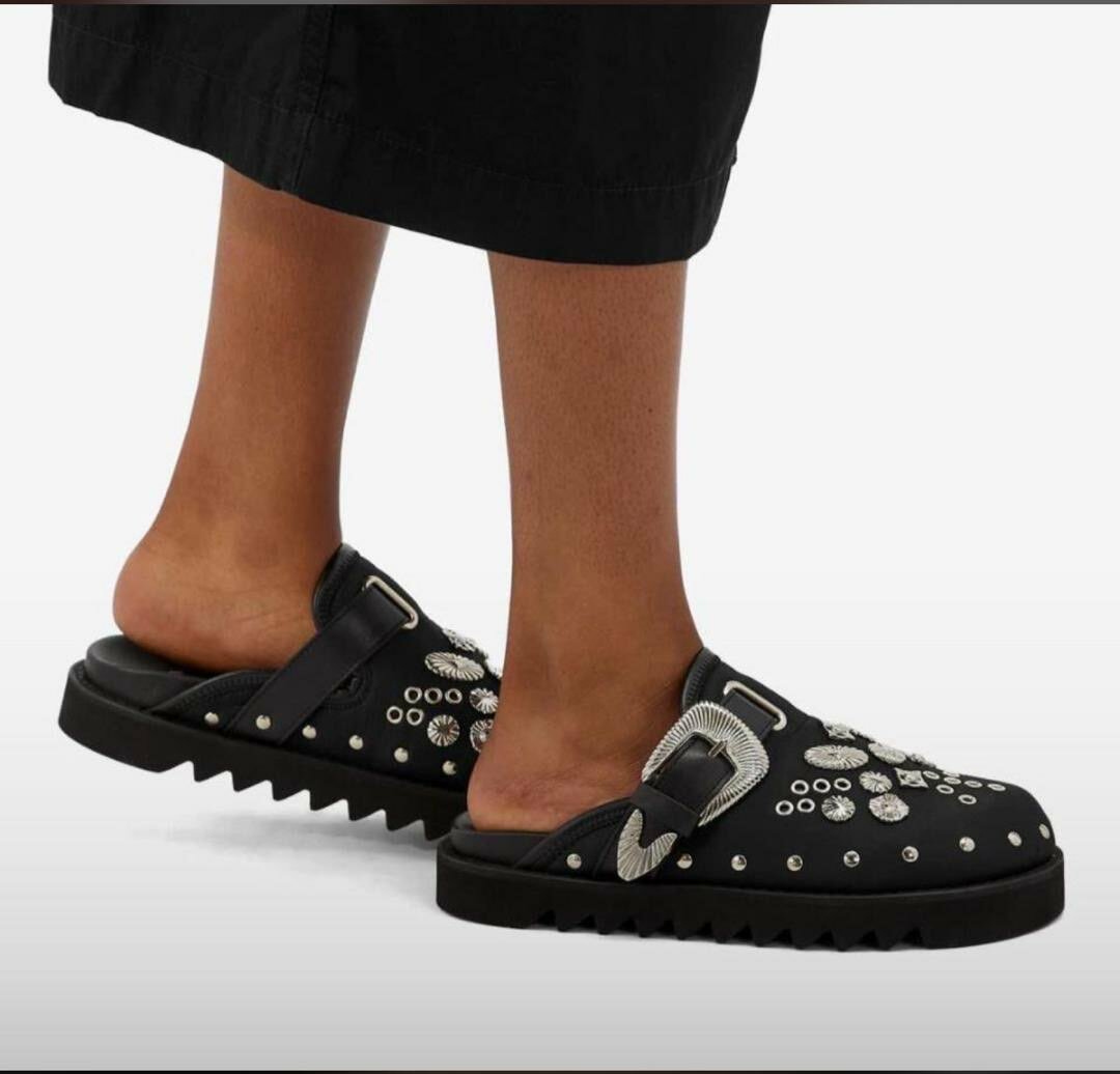 Sabots en cuir ornés pour hommes