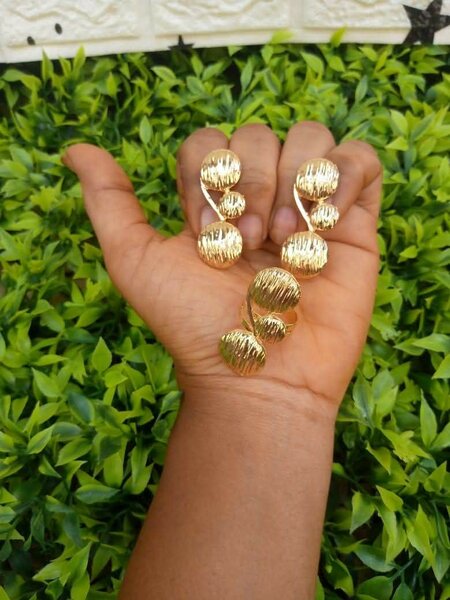 Boucles d'oreilles et bague