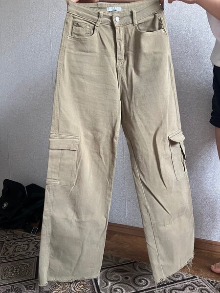 джинсы хаки цвета