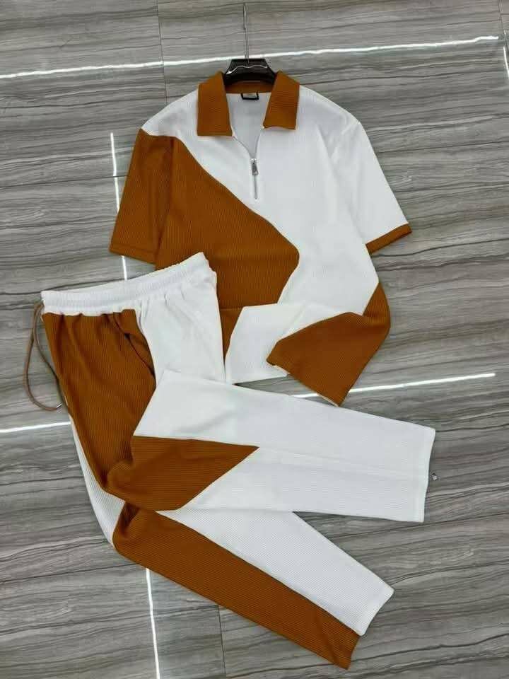 Costume de sport bicolore