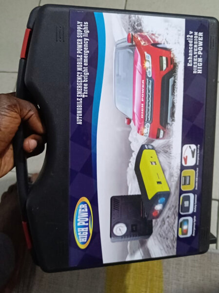 Booster Batterie Voiture 12V