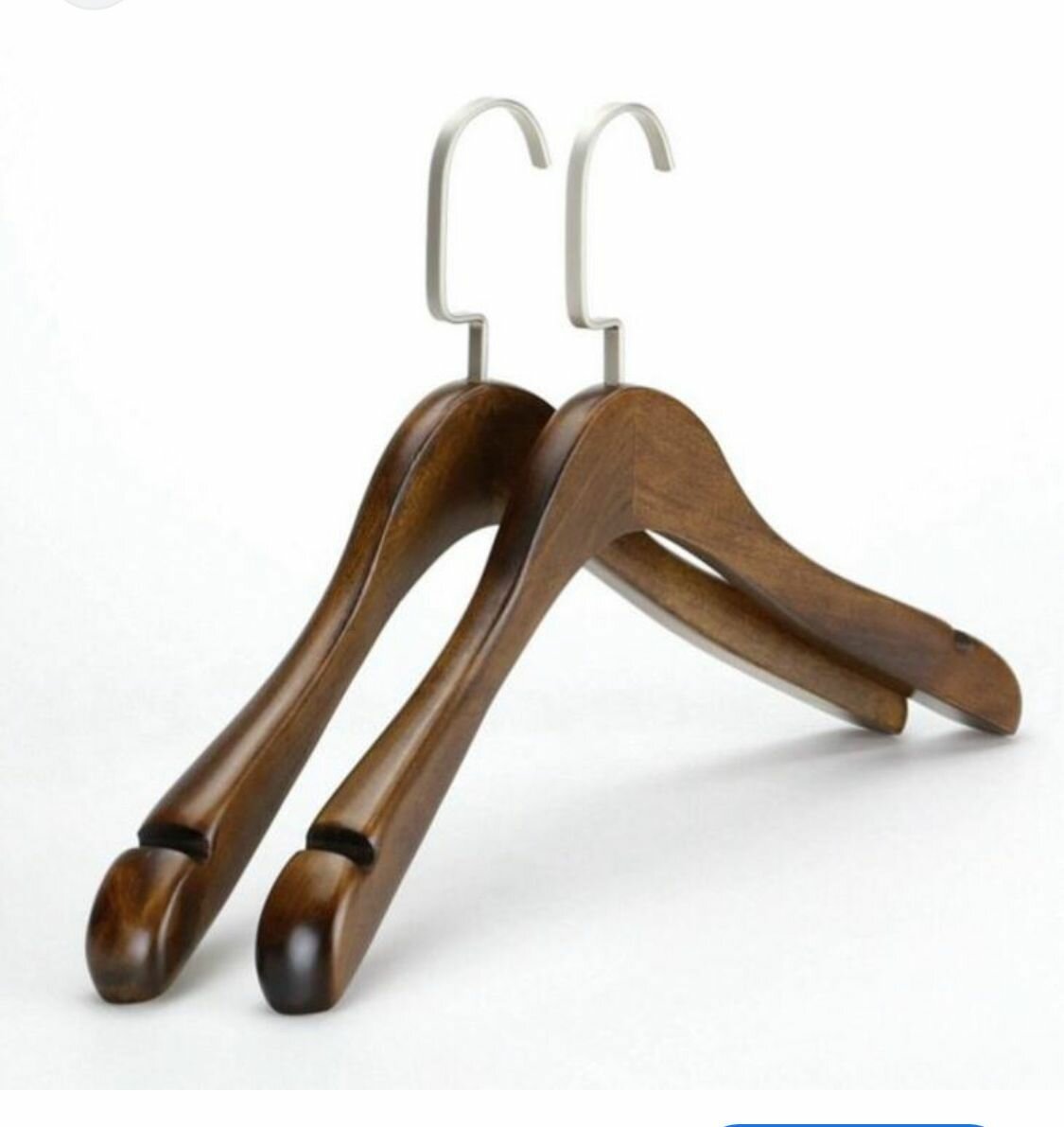 Cintres en bois antidérapants