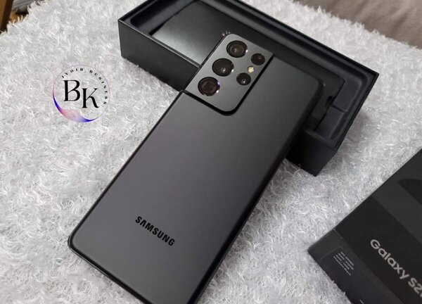 Samsung Galaxy S21 Ultra casi