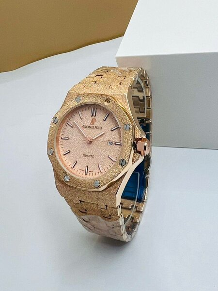 Montre de luxe disponible ici