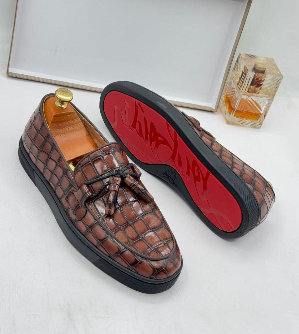 CHRISTIAN LOUBOUTIN CLASSIC SHOE