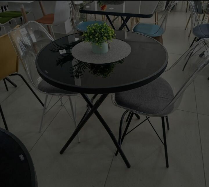 Table à manger ronde moderne