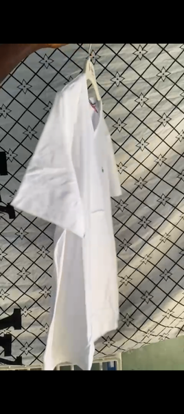 T-shirt uni à logo tendance