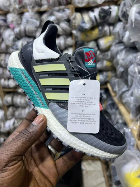 Adidas Chaussures de Sport Hommes