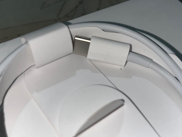 Genuine Apple lightning to USB-C cable (box pulled)