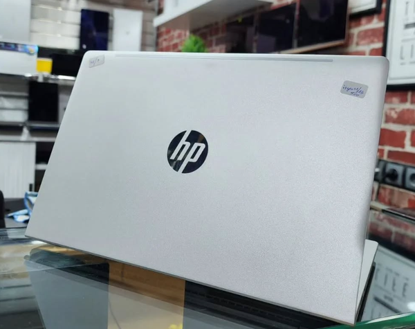 10TH GEN HP 16GB RAM SLEEK LAPTOP......
