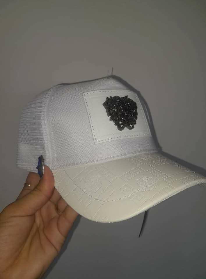 Casquette blanche élégante