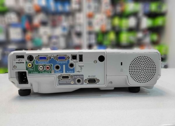 EPSON EB -905  3LCD Projector