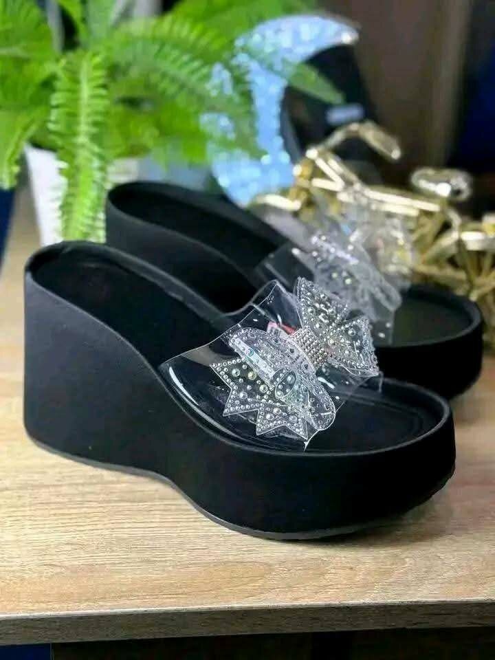 Sandales compensées transparentes