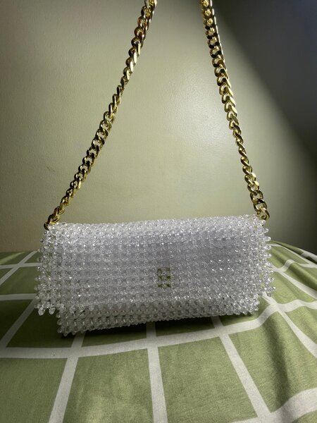 Sac à main perlé élégant