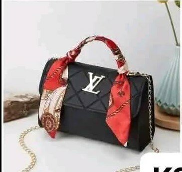 Fashionable and high-quality women's handbag black