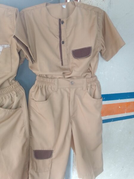 Ensemble kaki pour primaire