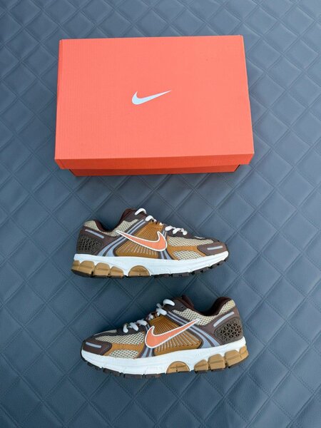 Nike vomero 5