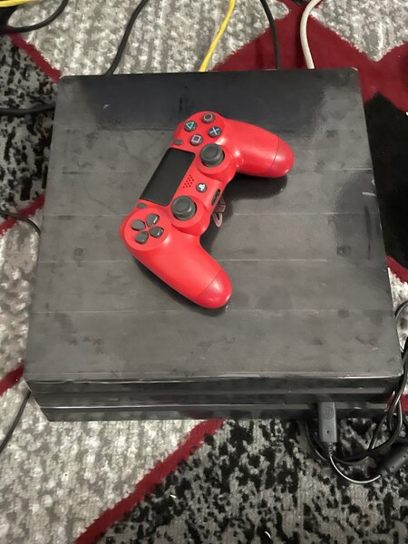 PS4 pro avec une manette