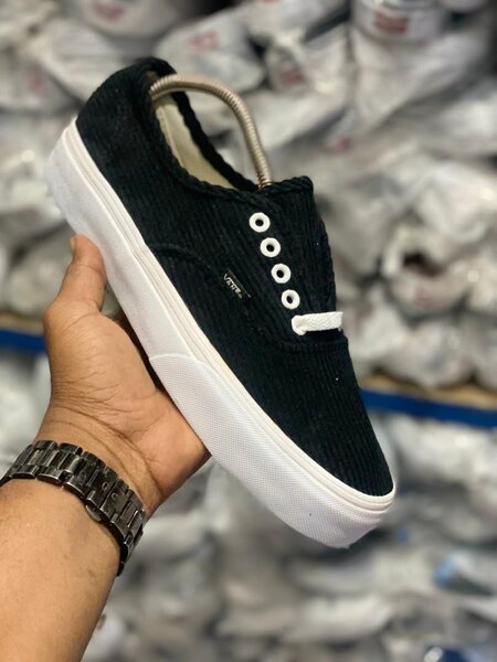 VANS, en velours couleur noir