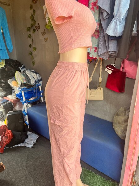 cargo avec haut sauter