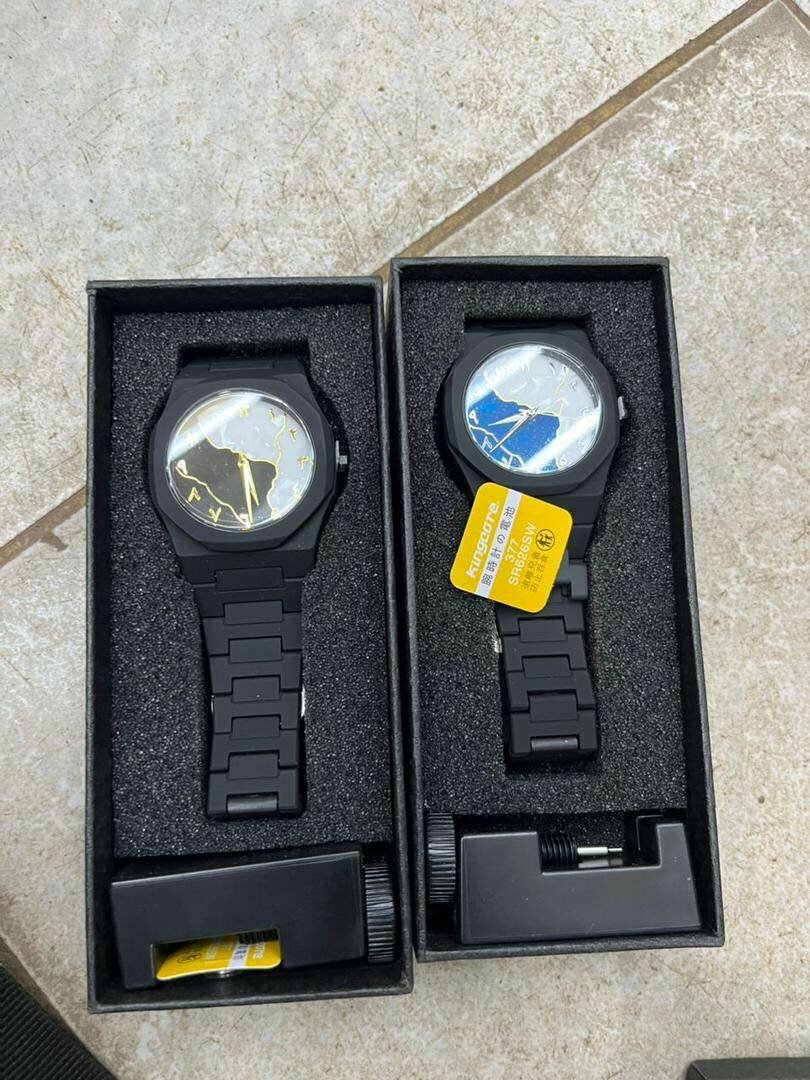 Montre étanche noire élégante