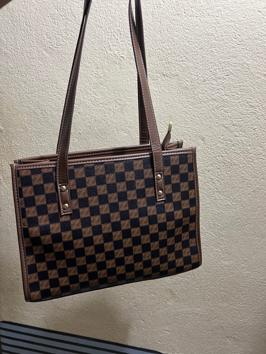 Sac à main damier élégant