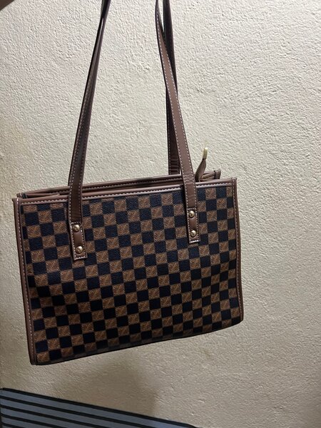 Sac à main damier élégant