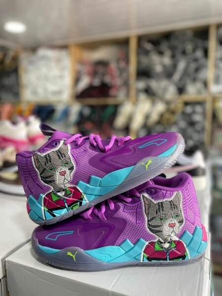 Sneakers violettes motif chat