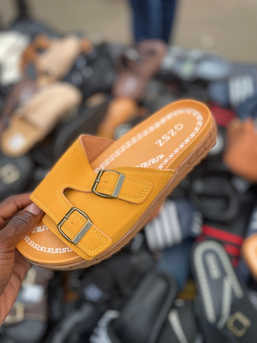 Sandales à boucles ajustables