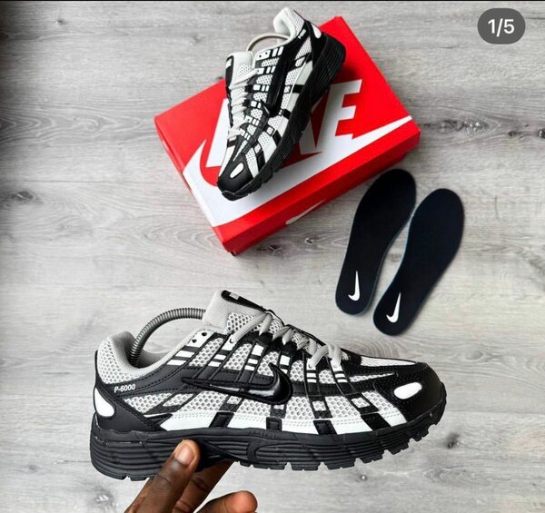 Nike Sneakers Rétro Moderne