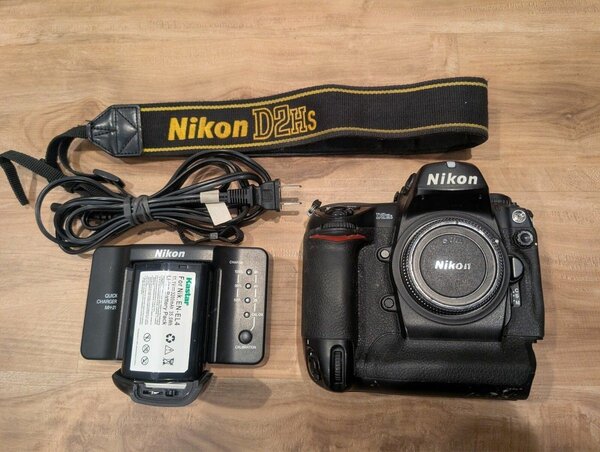 Nikon D2Hs