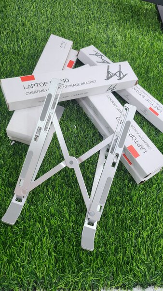 Laptop stand
