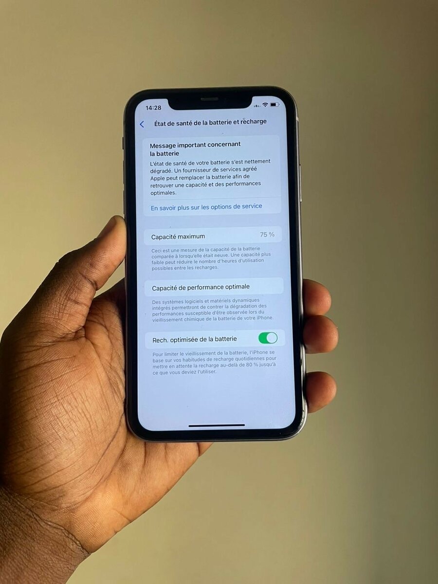 iPhone 11 64giga casineuf tout passe propre