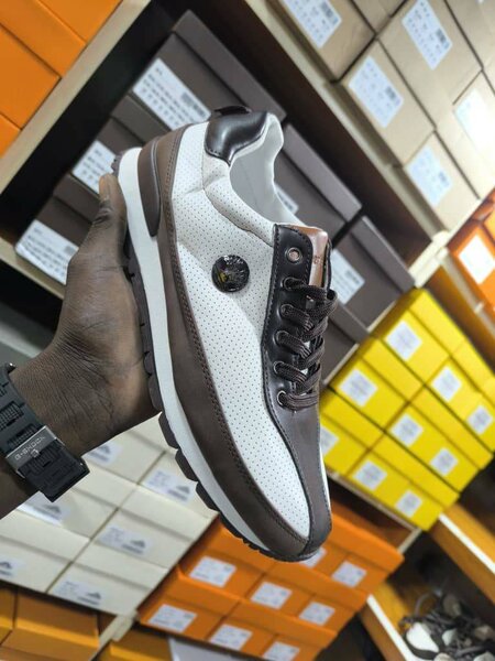 Baskets élégantes en cuir homme