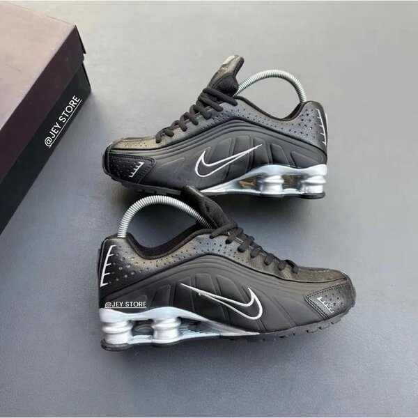 NIKE SHOX R4 SILVER BLACK