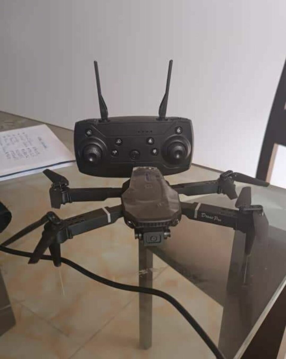 Drone pliable E88 avec télécommande