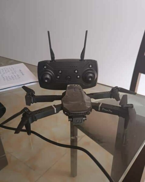 Drone pliable E88 avec télécommande
