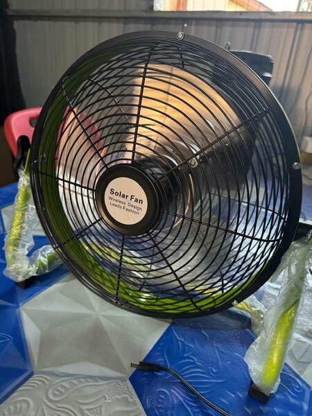SOLAR cum BATTERY inbuilt table top fan