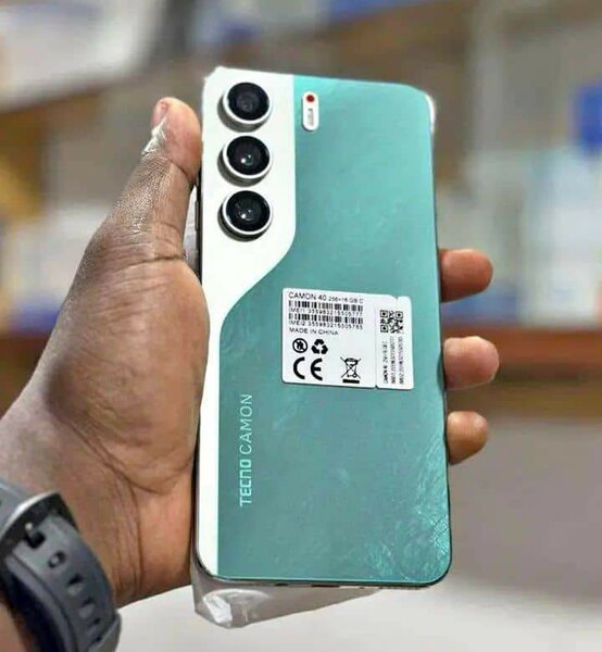 Tecno camon 40 pro