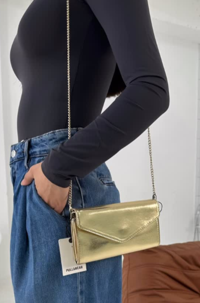 Маленькие сумочки от Pull&bear золотая