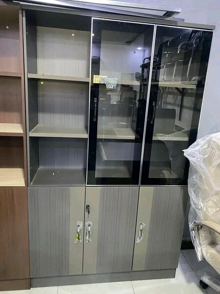 Armoire vitrée moderne