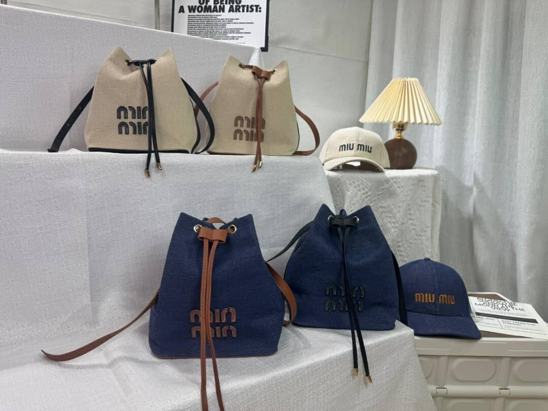 Sac et casquette Miu Miu