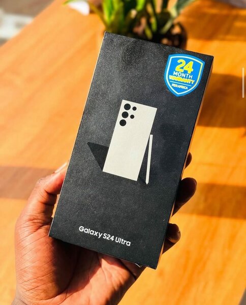 Samsung S24 Ultra 256GB (Brand New)- 200MP cameraAl-Powered