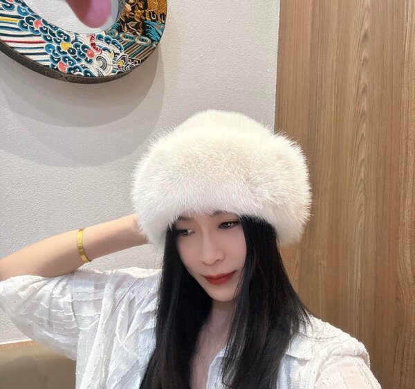 Chapeau en fourrure synthétique