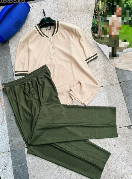 Complet original disponible