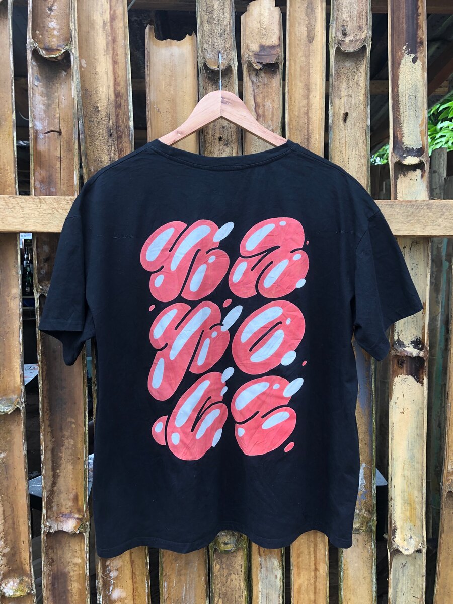 T-shirt noir imprimé anime