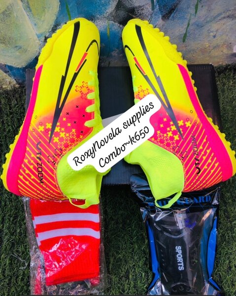 Trainers/Futsal/tack boots