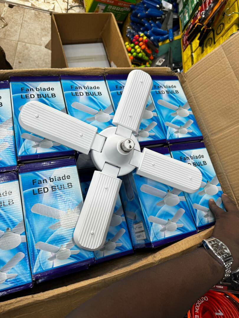 Ampoule LED ventilateur 45W